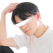 てる